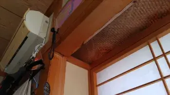 サッシまわりの雨漏りの写真