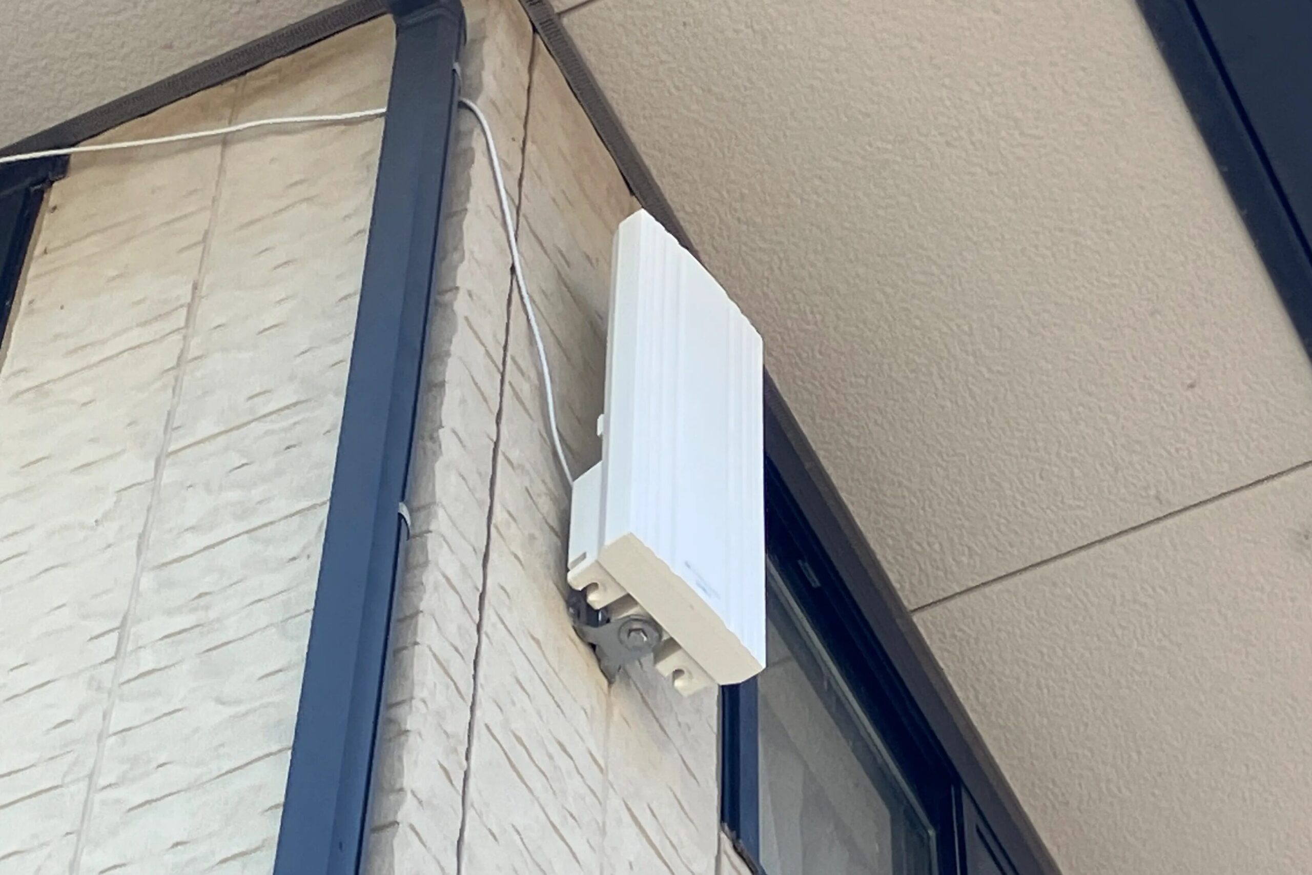 群馬県伊勢崎市で八木式アンテナから外壁設置のデザインアンテナへ交換した施工後の様子