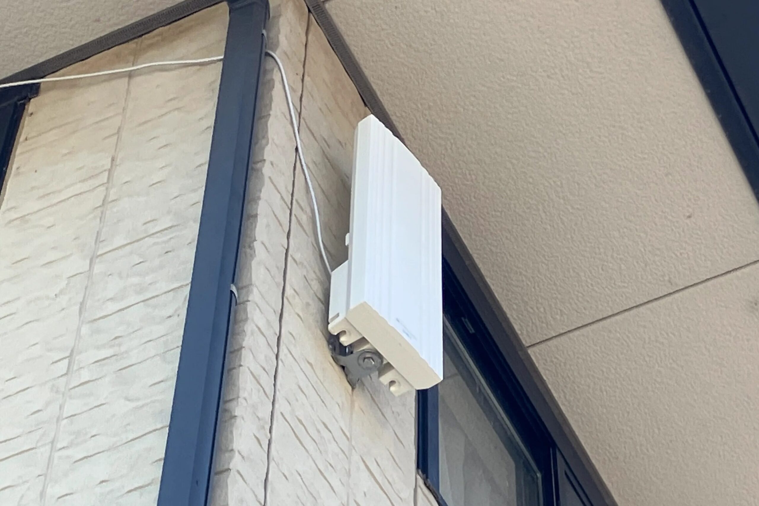 八木式アンテナから外壁設置のデザインアンテナへ交換した施工後の様子