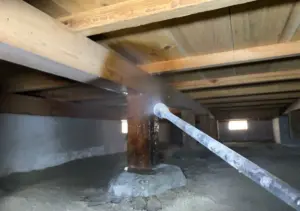 大阪府岸和田市の築40年住宅で行った床下へのシロアリ予防薬剤散布