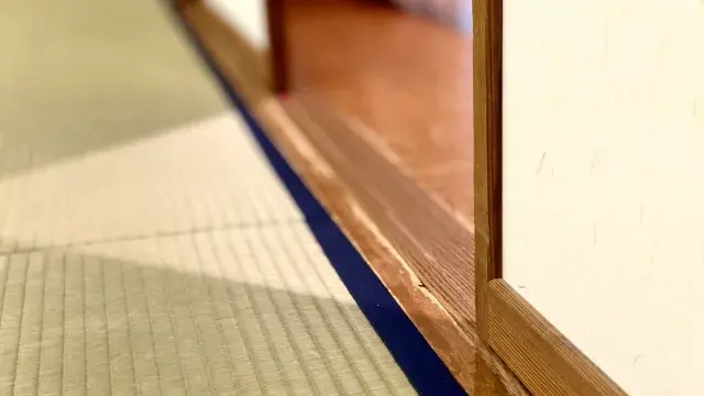 きしむ床下のイメージ画像