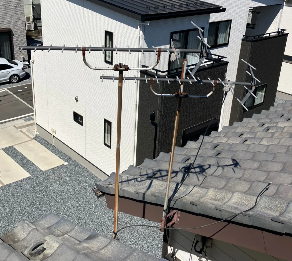 福島市の賃貸物件に設置された交換前の八木式アンテナ設備