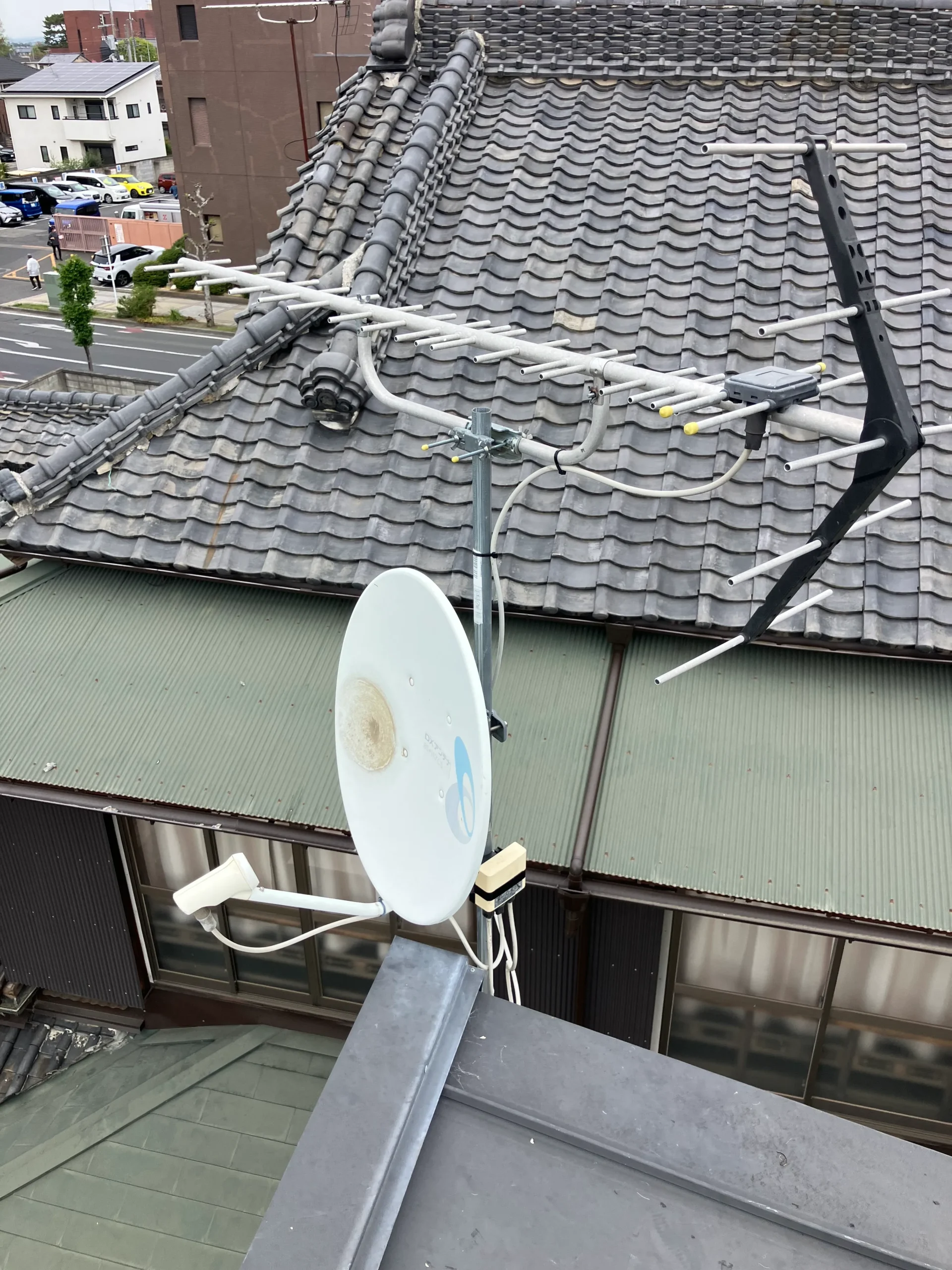 問題がない事を確認した上で、既存アンテナ設備を設置
