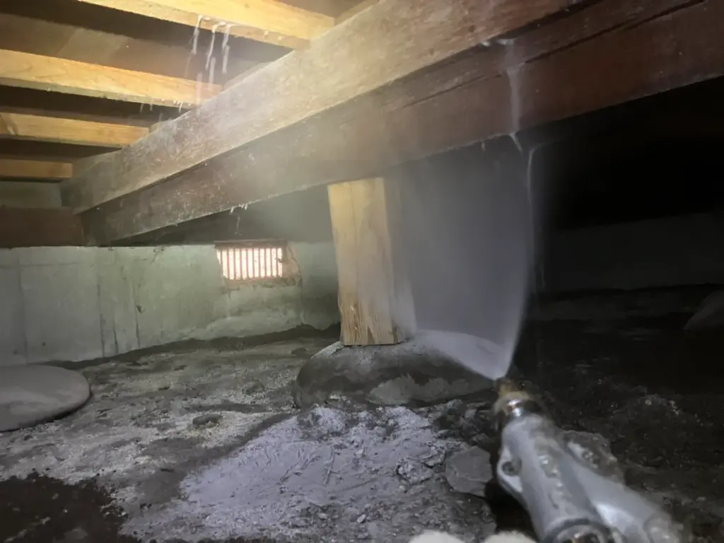 大阪府豊中市の築35年一戸建てで行ったシロアリ予防施工事例