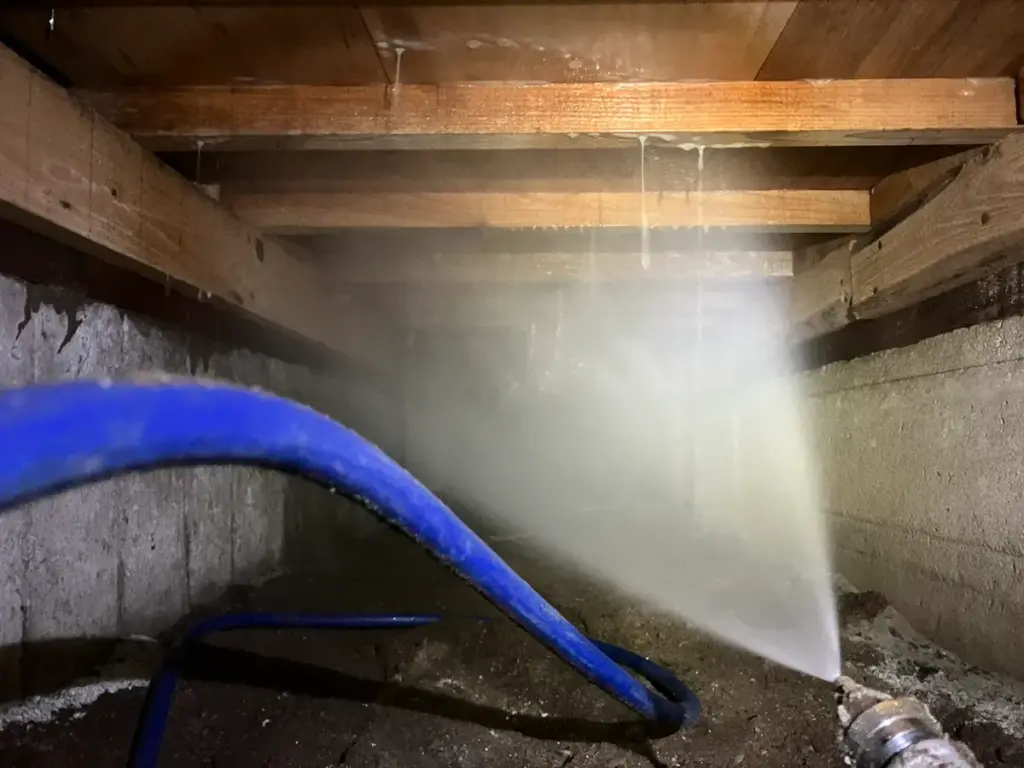 芦屋市の築40年一戸建てで行ったシロアリ駆除と土壌バリア処理の施工事例