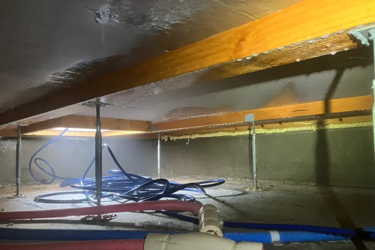 床下シロアリ予防処理が完了した後の様子