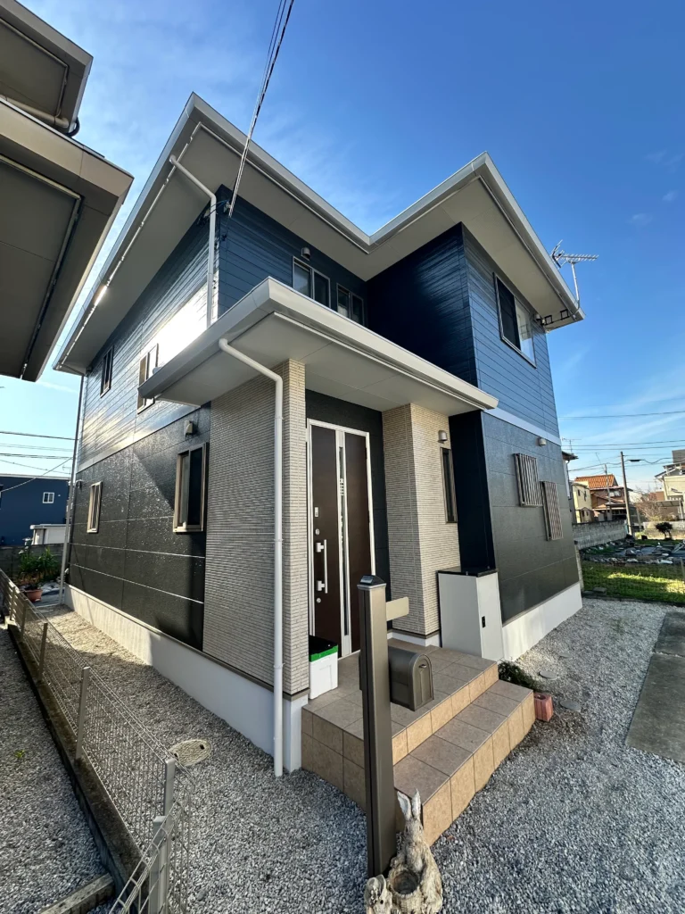 群馬県前橋市の築10年戸建て。外壁・屋根の塗装完了後の様子。