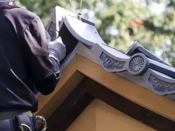 雨漏り部分修理作業中