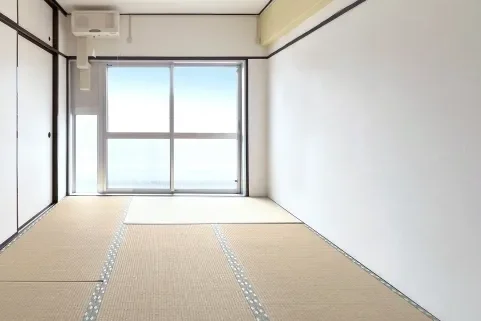 土壁から壁紙のある壁へリフォームした施工事例写真