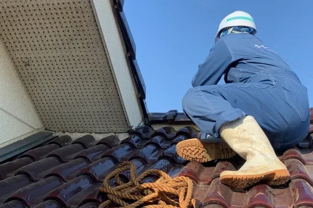 茨城県での屋根修理・雨漏り点検作業の様子